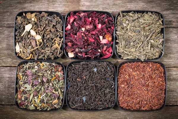 Auswahl an trockenem Tee. gesundes Ernährungskonzept — Stockfoto