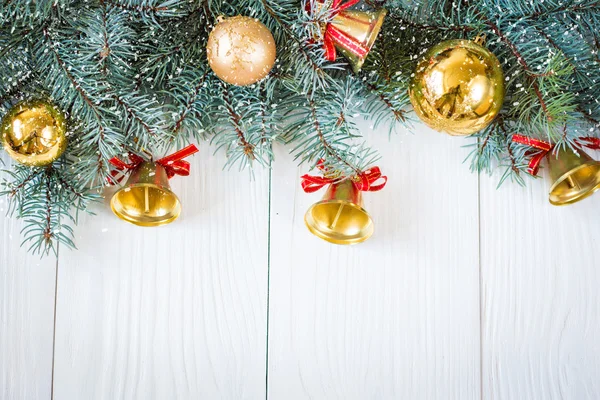크리스마스 장식 나무 보드에 배경입니다. 소프트 포커스. — 스톡 사진