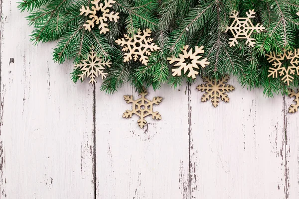 Altes Holz Textur mit Schnee und Tannen Weihnachten Hintergrund — Stockfoto