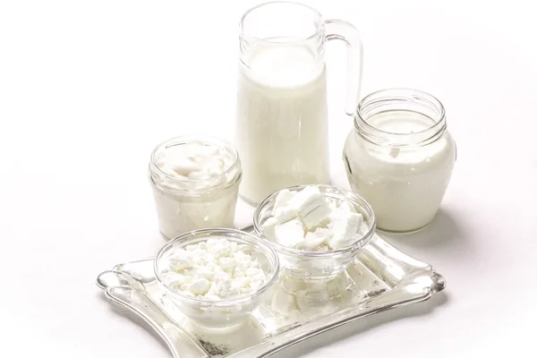 Mléčné výrobky, zdravé jídlo na dřevěný stůl — Stock fotografie