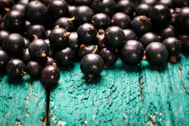 Yaz taze çilek, sağlıklı gıda, ahşap arka plan