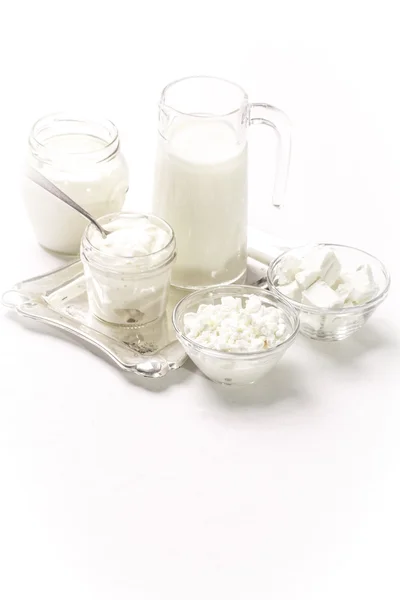 Prodotti lattiero-caseari, cibo sano sulla tavola di legno — Foto Stock