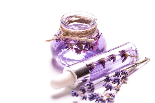 Óleo de aromaterapia e lavanda, spa, conceito saudável — Fotografia de Stock