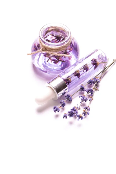 Aromatherapie olie en lavendel, spa, gezonde concept — Stockfoto