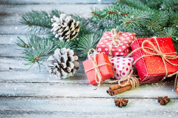 Decoração de Natal em fundo abstrato, filtro vintage, foco suave — Fotografia de Stock