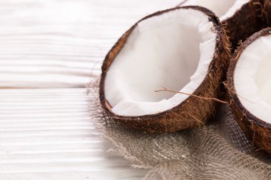 Hindistan cevizi ahşap masa üzerinde. Vintage filtre. Organik sağlıklı gıda kavramı. Güzellik ve Spa konsept.