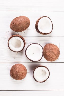 Hindistan cevizi ahşap masa üzerinde. Vintage filtre. Organik sağlıklı gıda kavramı. Güzellik ve Spa konsept.