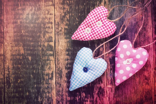 Corazón de San Valentín cordón natural sobre fondo de textura rústica , — Foto de Stock