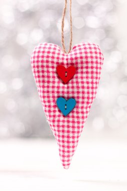 Sevgililer günü kavramı ahşap arka plan üzerinde.