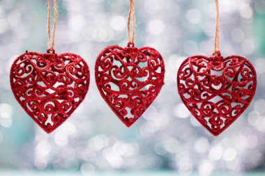 Sevgililer günü kavramı ahşap arka plan üzerinde.