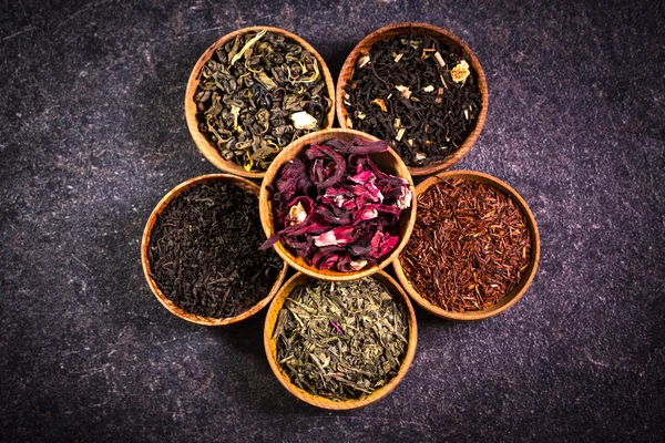 Sortiment suchého čaje. koncept zdravé potraviny — Stock fotografie