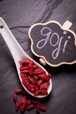 Goji meyveleri, sağlıklı superfood, siyah taş diyet kavramı