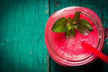 Taze karpuz güler yüzlü iç mason kavanoza siyah taş.