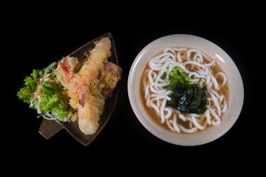 Udon noodle ile karides tempura