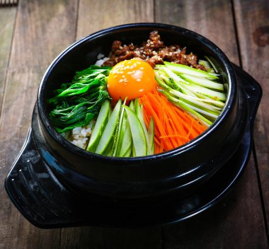 Haşlanmış pirinç pot sebze ve eeg ile Kore tarzı