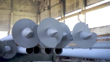 Çelik vida yığını. Metal yapıların üretimi. Vakfın canı cehenneme. Satışlar. Bir ev ya da binanın temeli.