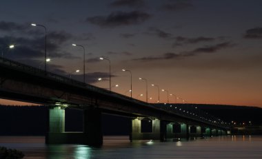 Murmansk kahraman şehir Kola koyda köprüden.