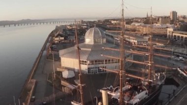 Keşif gemisi Kaptan Scott için Antarktika yelken açtı Dundee sinematik hava atış