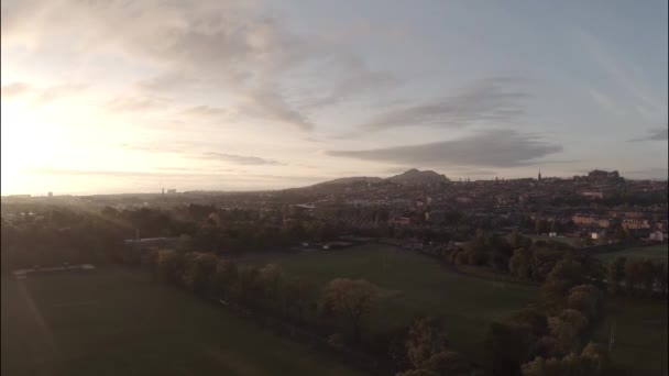 Luftaufnahme im inverleith park, edinburgh bei Sonnenaufgang — Stockvideo