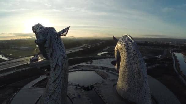 Scatto aereo delle Kelpies — Video Stock