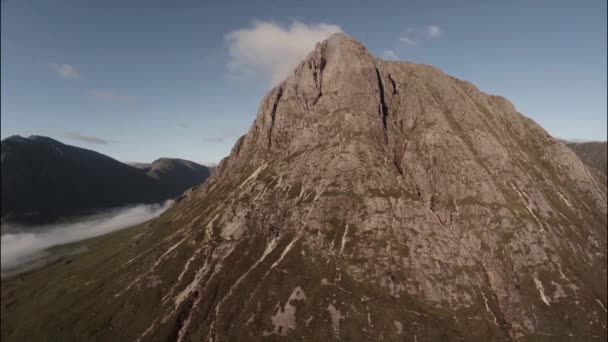 Wide aerial shot of buachaille etive mor mountain in the Scottish highlands — Stock Video