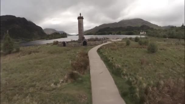 Aerial shot of the Glenfinnan Monument in the Scottish Highlands — Stock Video