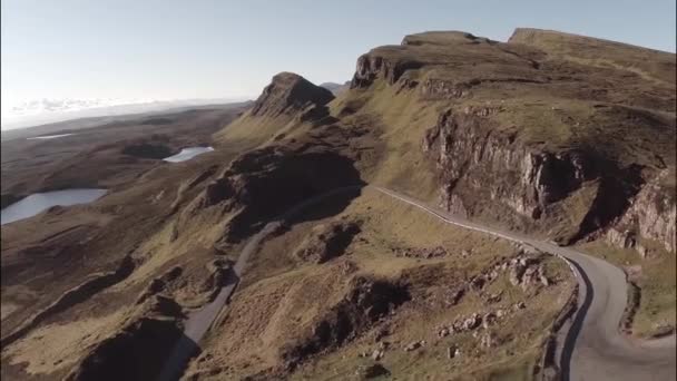 Antenn skott av Quairang i Skye i Skottland — Stockvideo