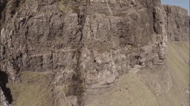 Foto aérea del Quairang en Skye, Escocia — Vídeo de stock