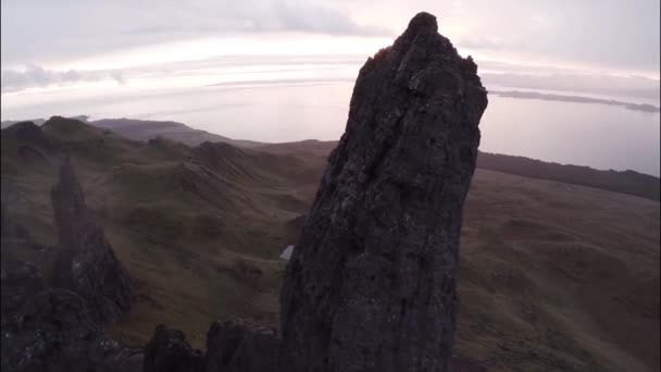 Aerial shot of the beautiful landscape around the Old man of Storr — Stock Video