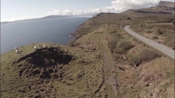 Disparo aéreo desde la Isla de Skye en Escocia — Vídeos de Stock