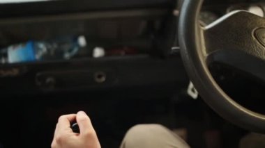 Eylül 2013 kırsal Masindi, Uganda, sürüş eski bir Landrover defans whislt kadeh Interoior