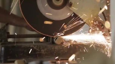 Ana metal chop kullanarak atölye Çelik Boru kesme gördüm