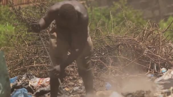 Homeless African man looking through rubbish tip, Moshi, Kenya, March 2013 — Stock Video