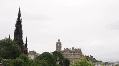 Scott anıt ve Balmoral Hotel Edinburgh, İskoçya'da atış statik