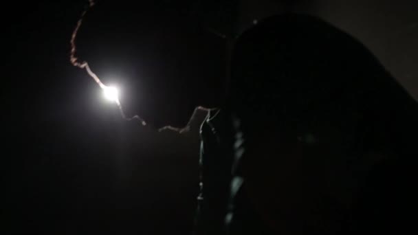 축구 선수 탈의실 빛으로 플레어, 3 월 2015 아일랜드 Fc에서 일치 하는 항목에 대 한 준비의 실루엣 — 비디오