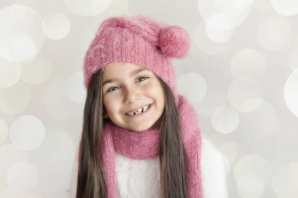 Portret Van Een Schattig Klein Meisje Een Warme Gebreide Hoed — Stockfoto