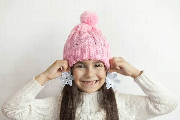 Portrait Beautiful Little Girl Pink Knitted Hat Snowflakes Hands — Stock Photo, Image
