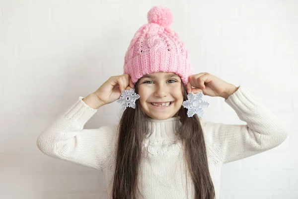 Portrait Beautiful Little Girl Pink Knitted Hat Snowflakes Hands — Stock Photo, Image