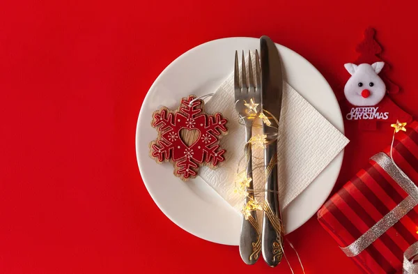 Served Christmas Table Scratched Decorative Symbols Red Background — Stock Photo, Image
