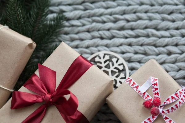 Coffrets Cadeaux Avec Rubans Sur Fond Tricoté Cadeaux Noël Nouvel — Photo