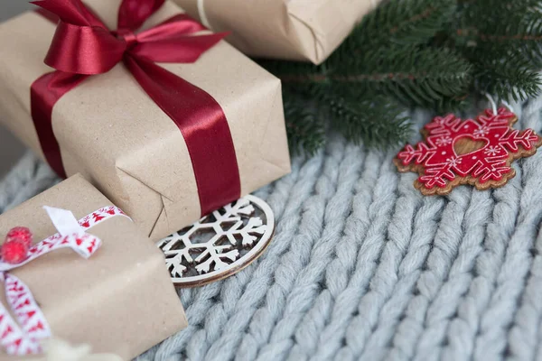 Caixas Presente Com Fitas Fundo Malha Presentes Natal Ano Novo — Fotografia de Stock