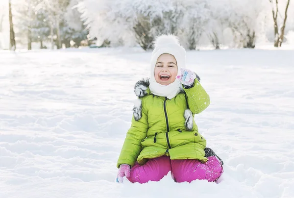 Happy Girl Winter Clothes Playing Park — 스톡 사진