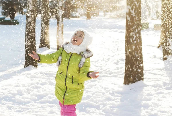 Happy Girl Winter Clothes Playing Park — 스톡 사진