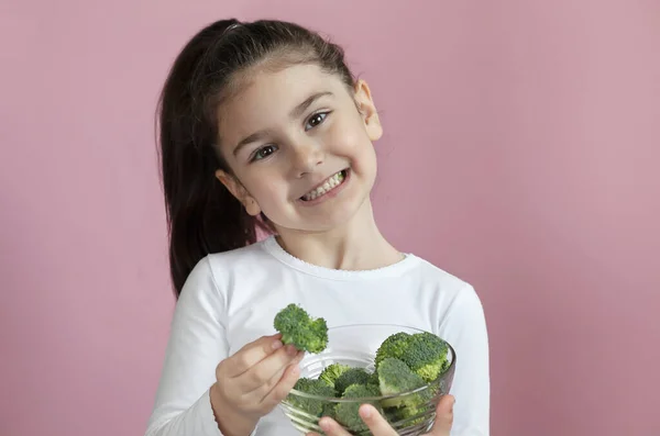 Young Girl Holding Broccoli Glass Bowl 로열티 프리 스톡 이미지