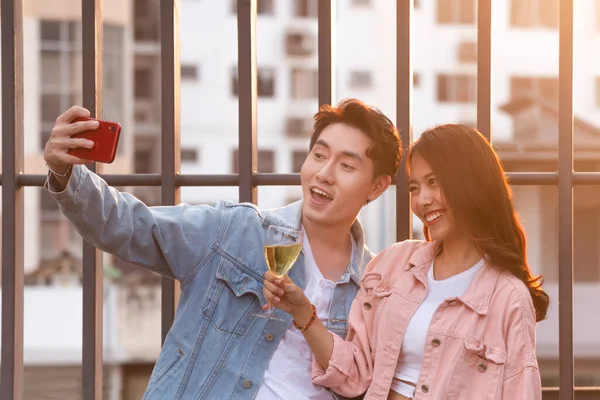 Joven Pareja Feliz Amante Romántico Primera Cita Relación Lindo Asiático — Foto de Stock