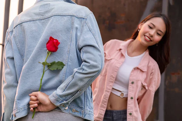 Jovem Casal Feliz Amor Romântico Primeiro Encontro Relacionamento Ásia Adolescente — Fotografia de Stock