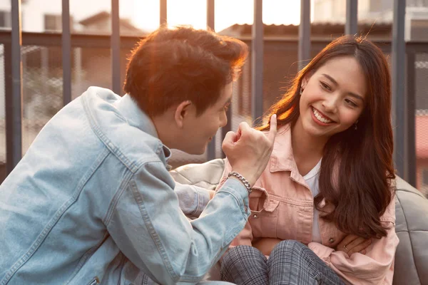 Joven Pareja Feliz Amor Romántico Primera Cita Relación Asiático Adolescente —  Fotos de Stock