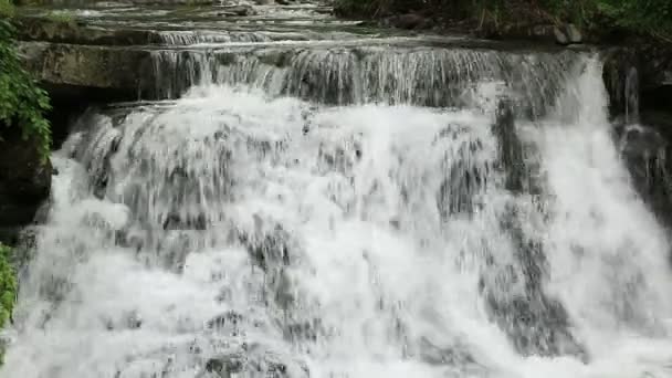 Vattenfall i berget — Stockvideo