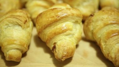 Kruvasan kahvaltı için pişirme