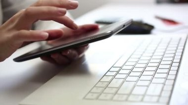 Executive Office dijital tablet üzerinde çalışan